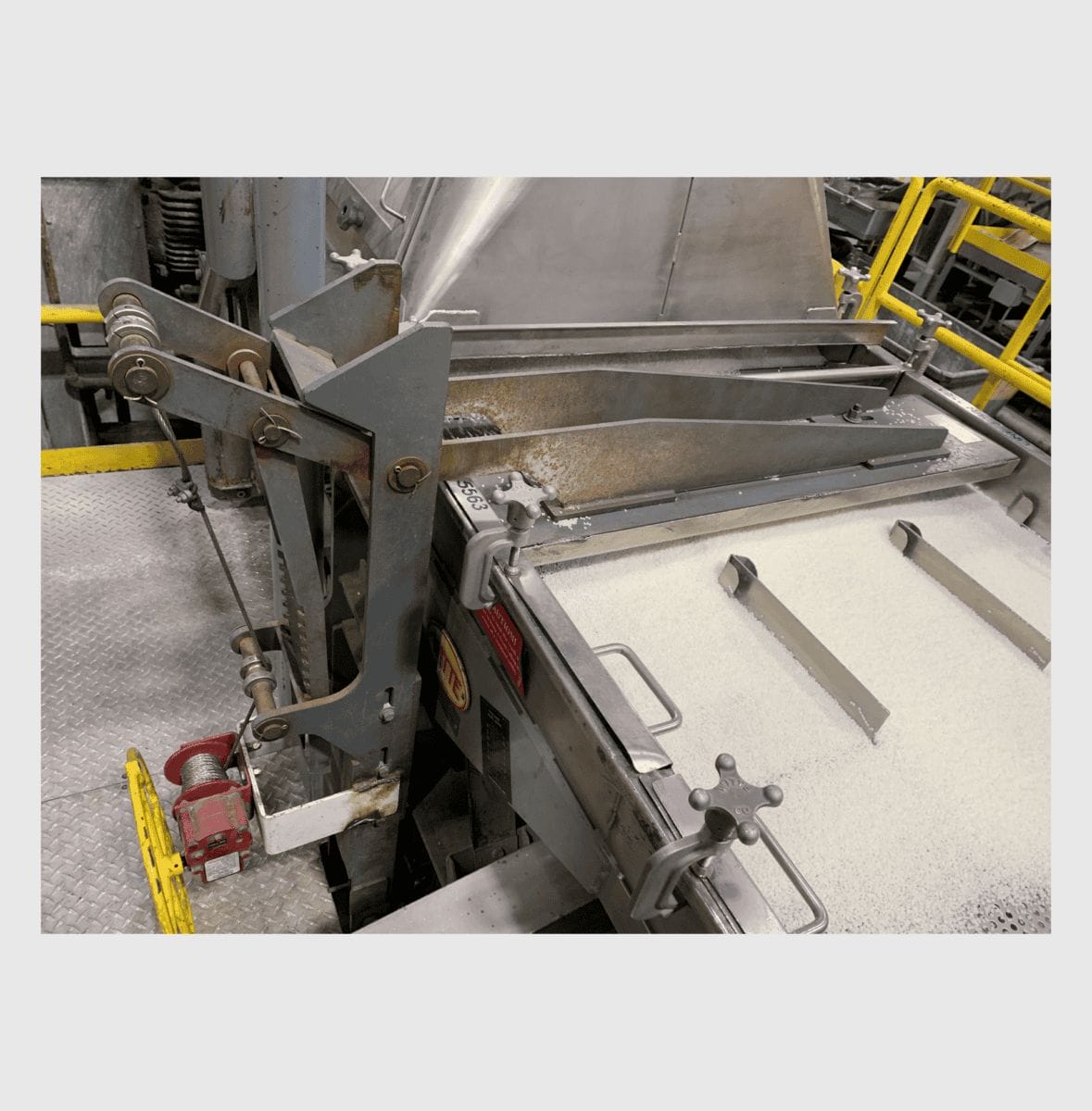 Permeant Suspended Plate Magnet Installed in Dry Rice Application