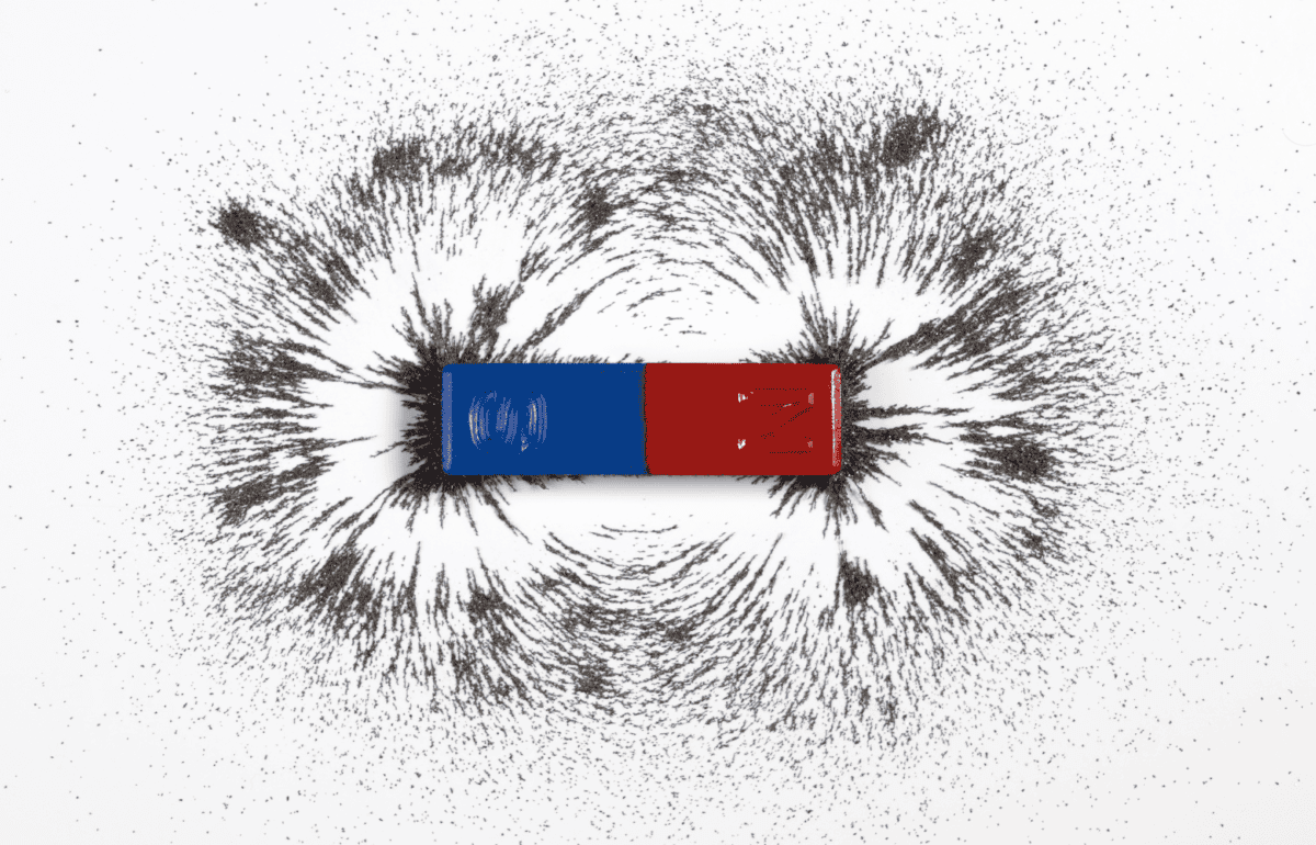 Magnetic field with captured metal
